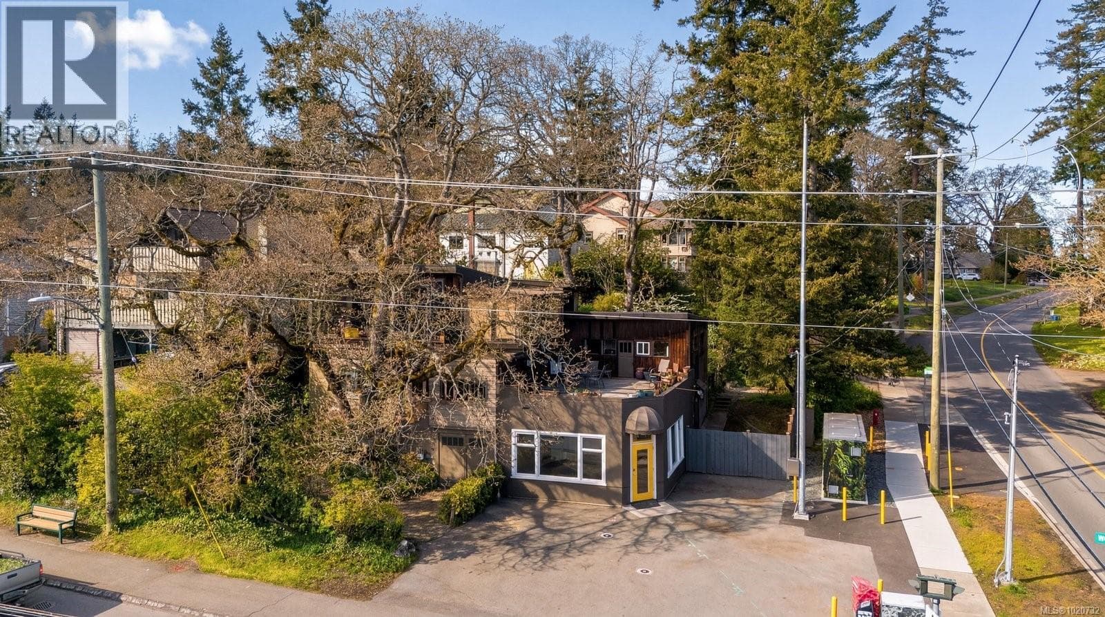 1168 BURNSIDE ROAD WEST, Victoria — photo 2