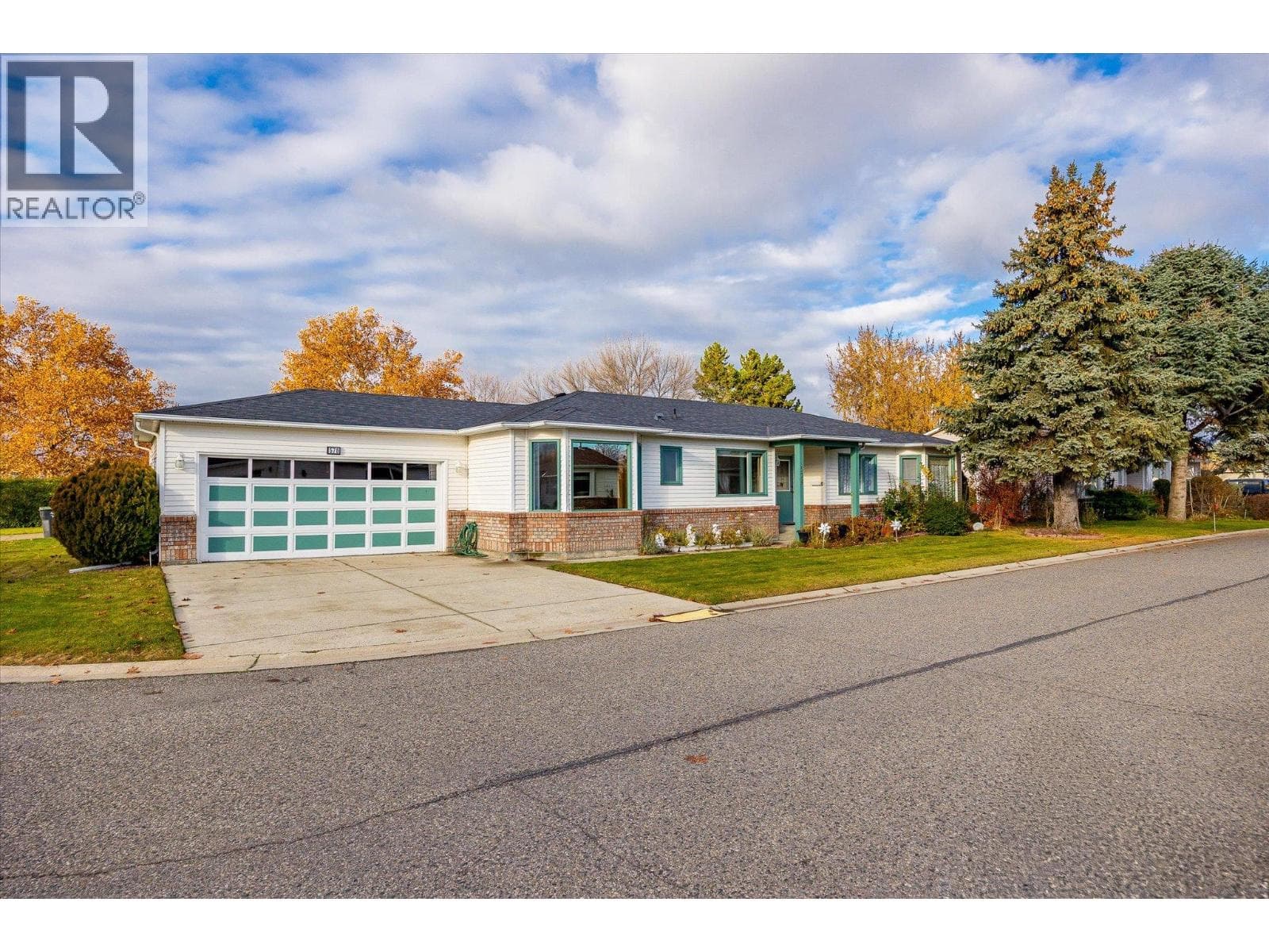 578 1255 RAYMER AVENUE in South Pandosy - KLO