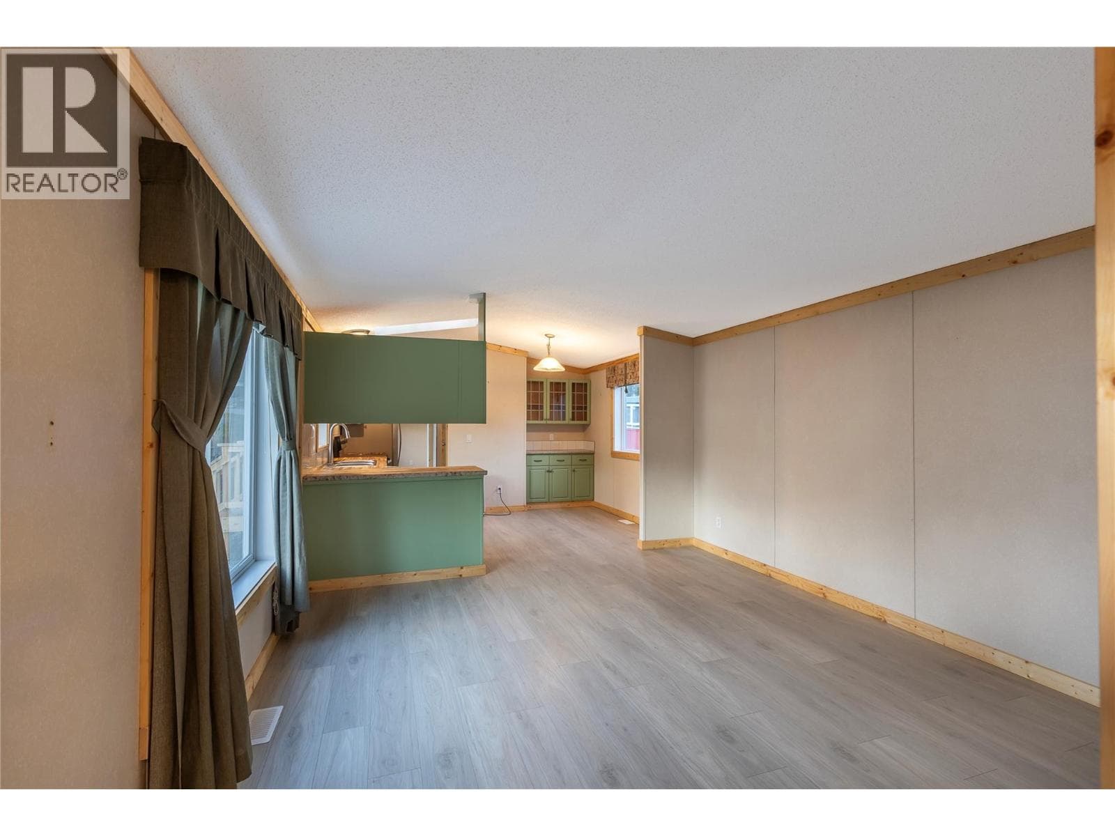 6588 97A Highway Unit# 51, Interior REALTORS® — photo 4