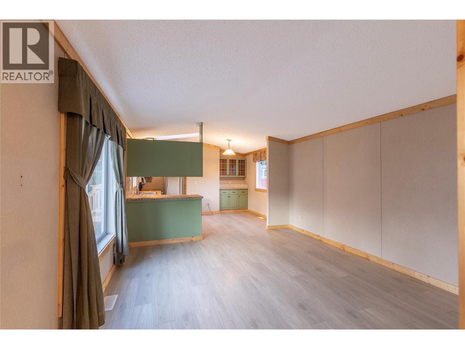 6588 97A Highway Unit# 51, Interior REALTORS® — photo 5