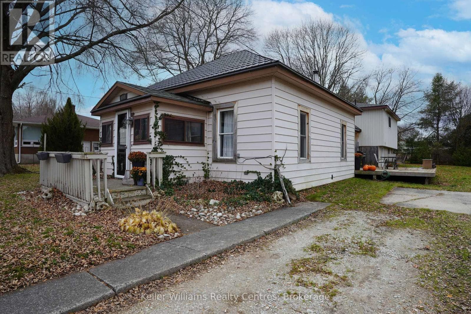 494 ISAAC STREET — photo 3