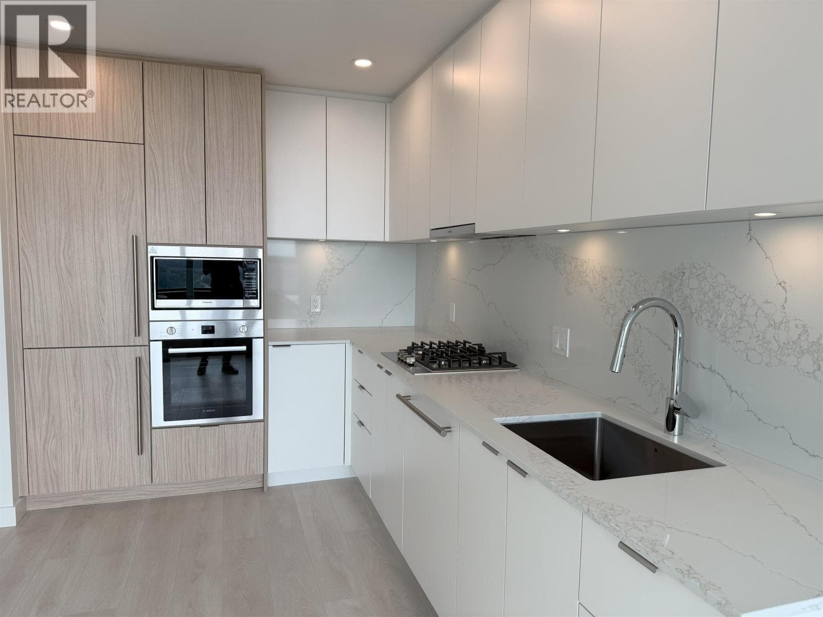 410X 537 COTTONWOOD AVENUE, Greater Vancouver — photo 2