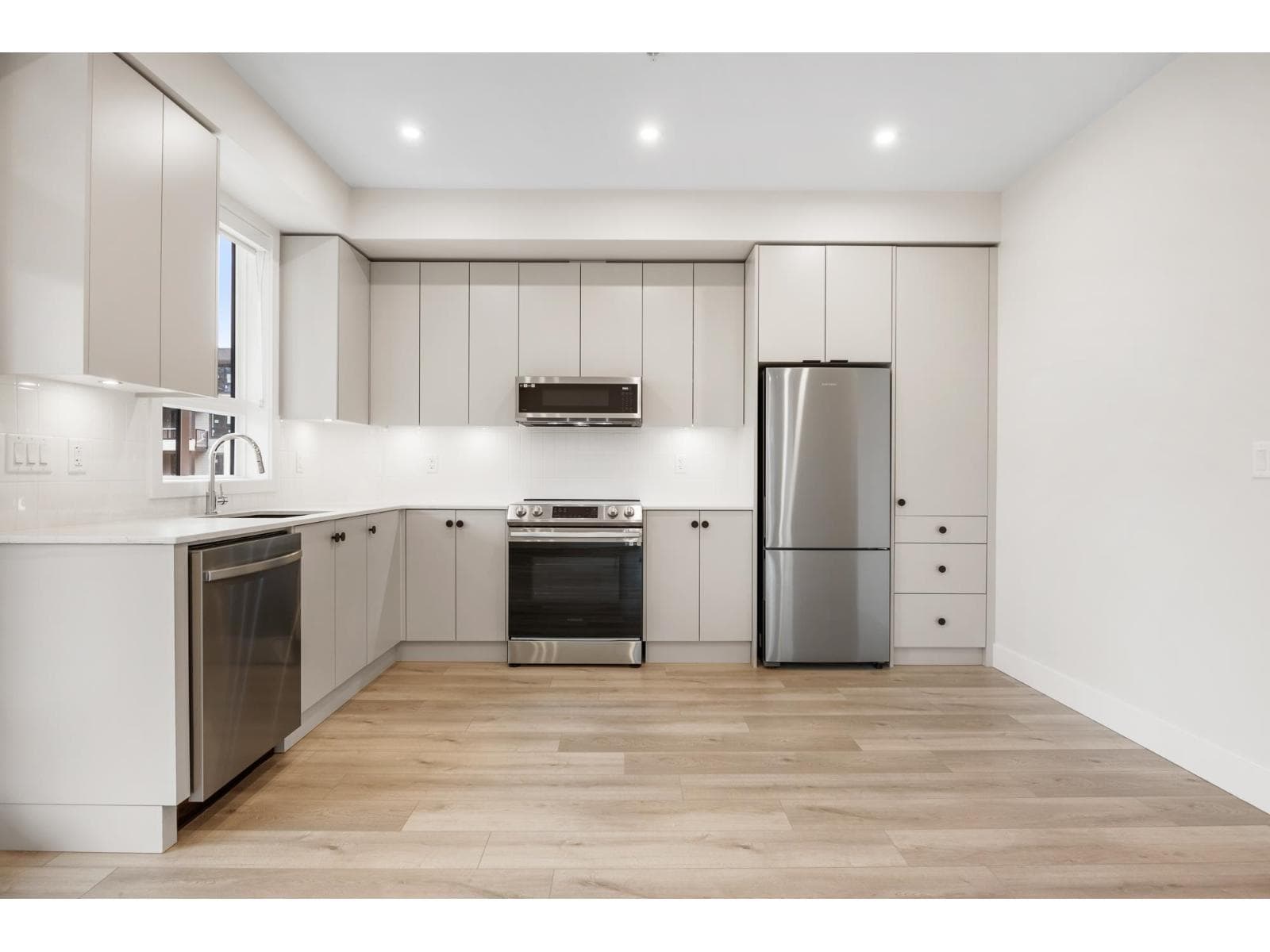 510 45505 CAMPUS DRIVE, Garrison Crossing, Chilliwack