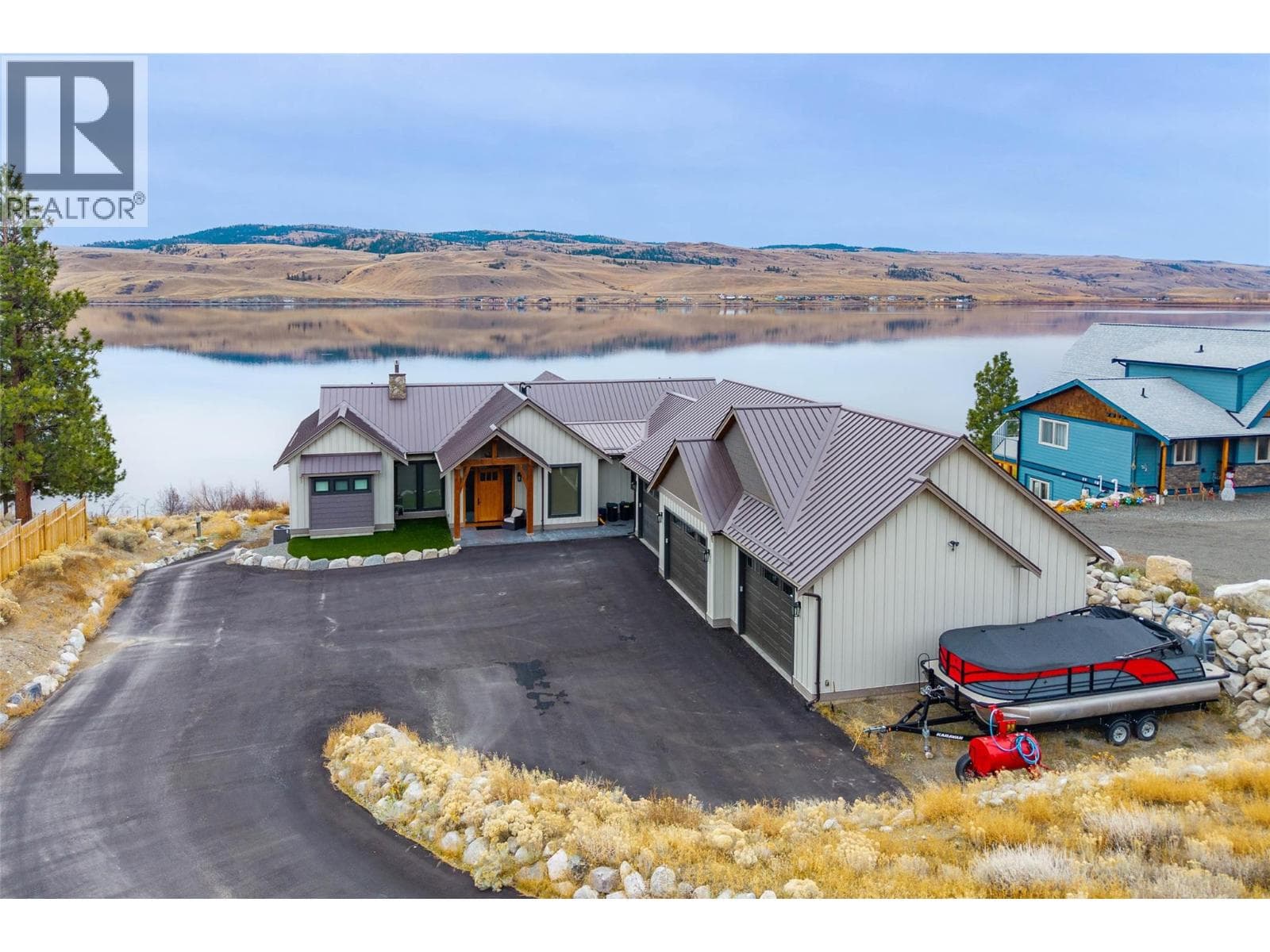 6564 Monck Park Road in 
