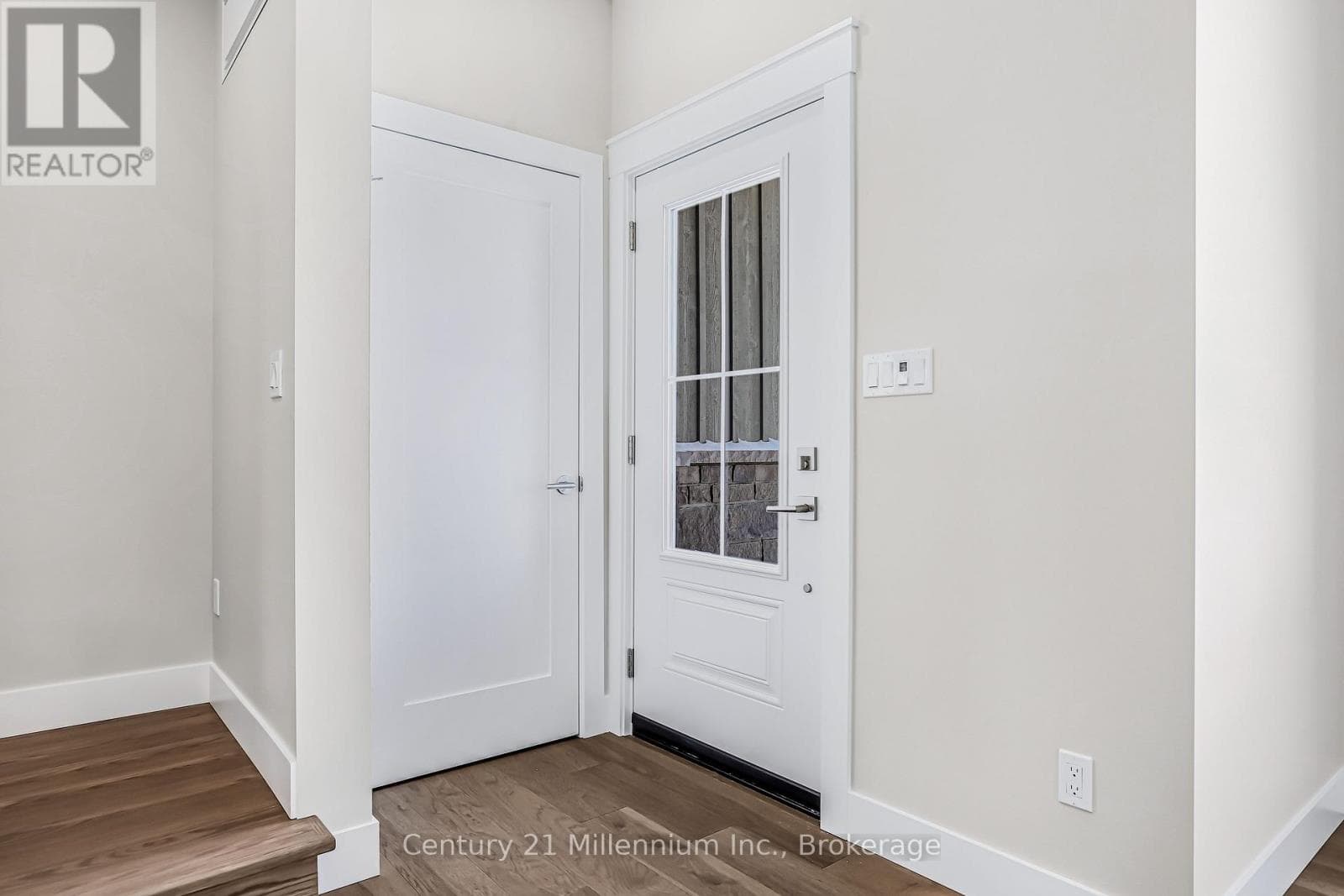 3 GRENVILLE STREET N, OnePoint — photo 2