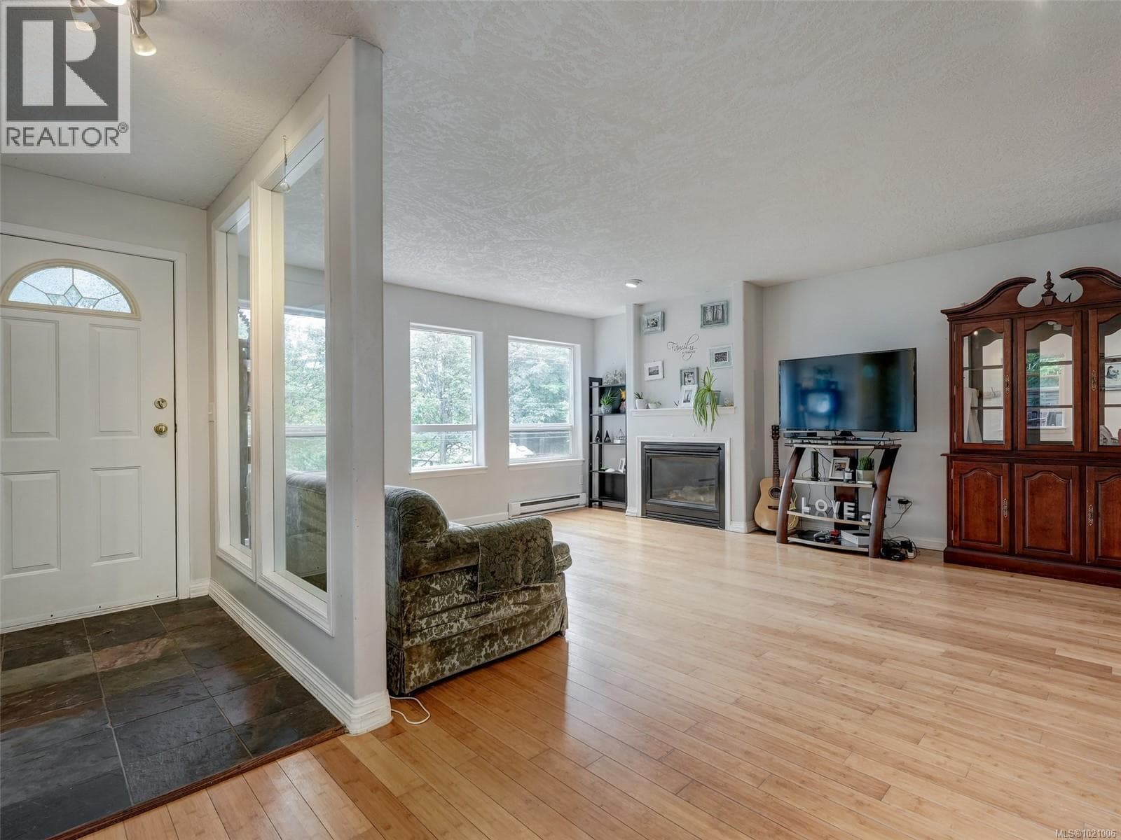 2436 Otter Point Rd, Victoria — photo 2