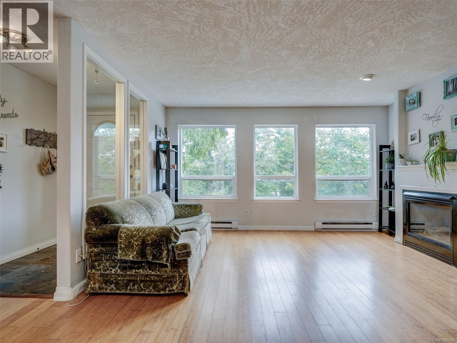 2436 Otter Point Rd, Victoria — photo 3