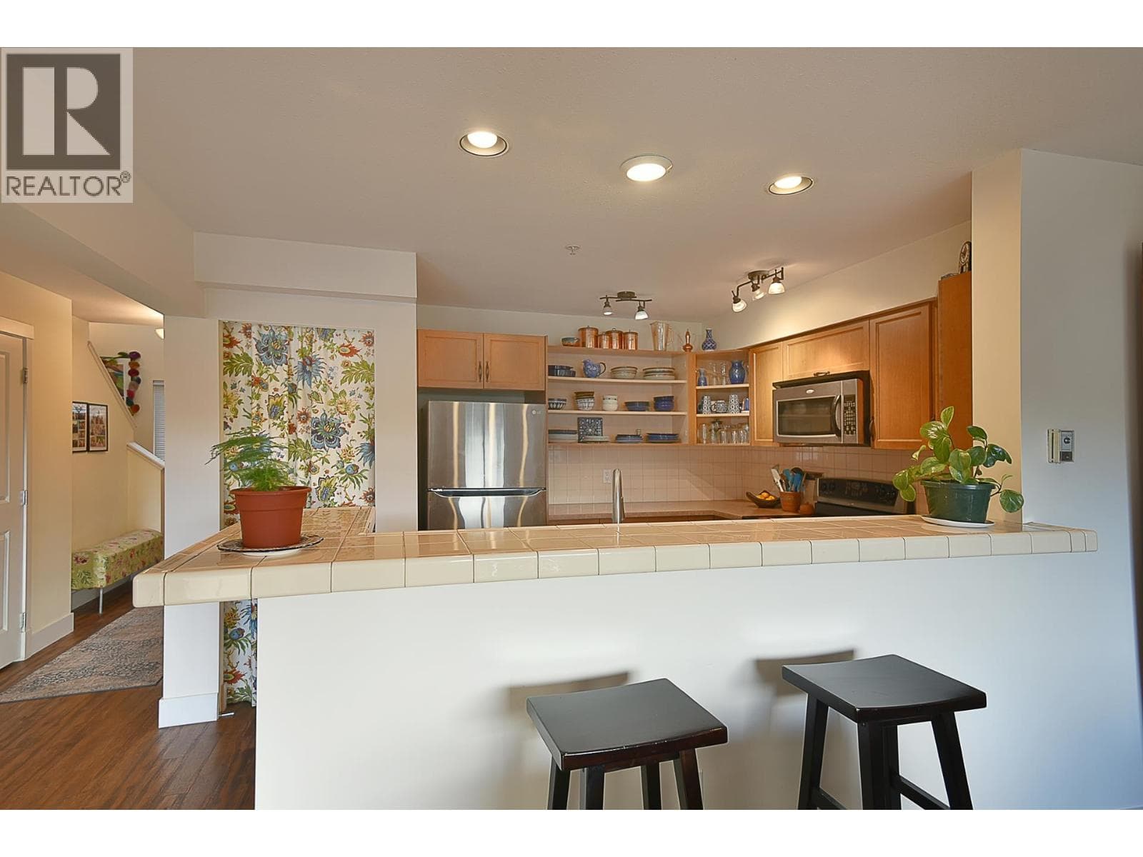 303 5711 EBBTIDE STREET, Greater Vancouver — photo 4