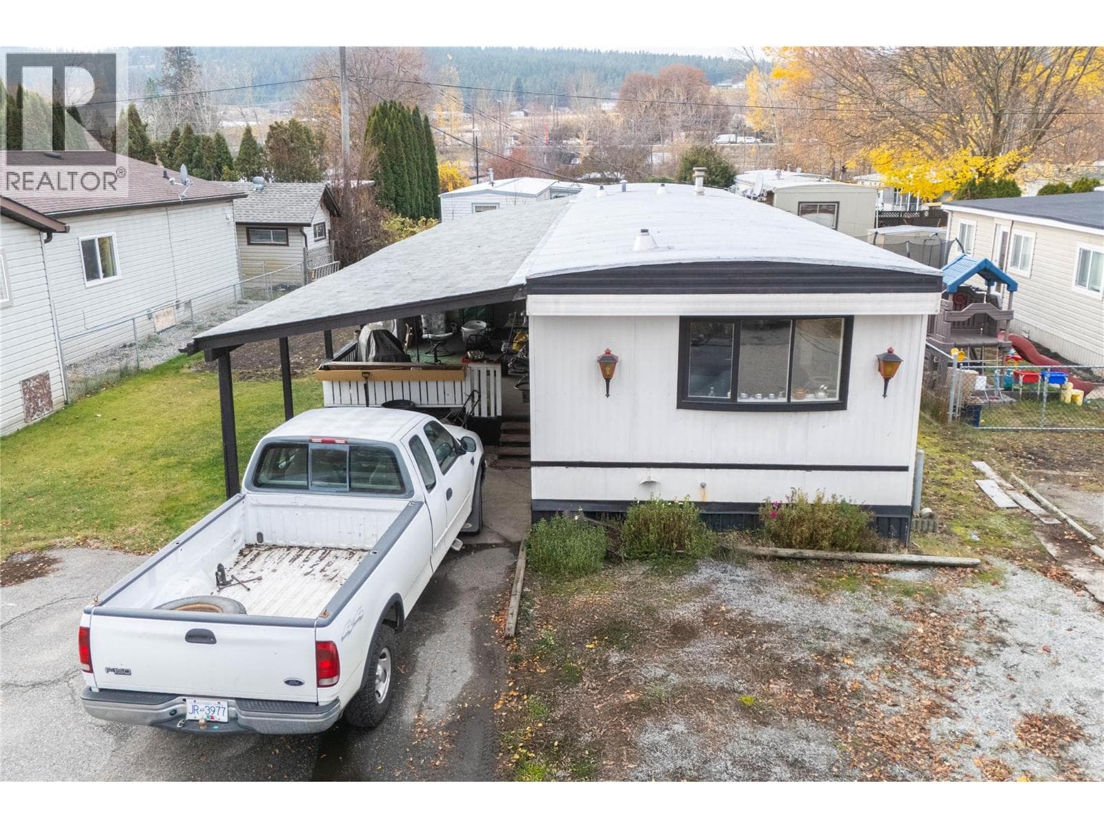 40 720 COMMONWEALTH ROAD in Highway 97