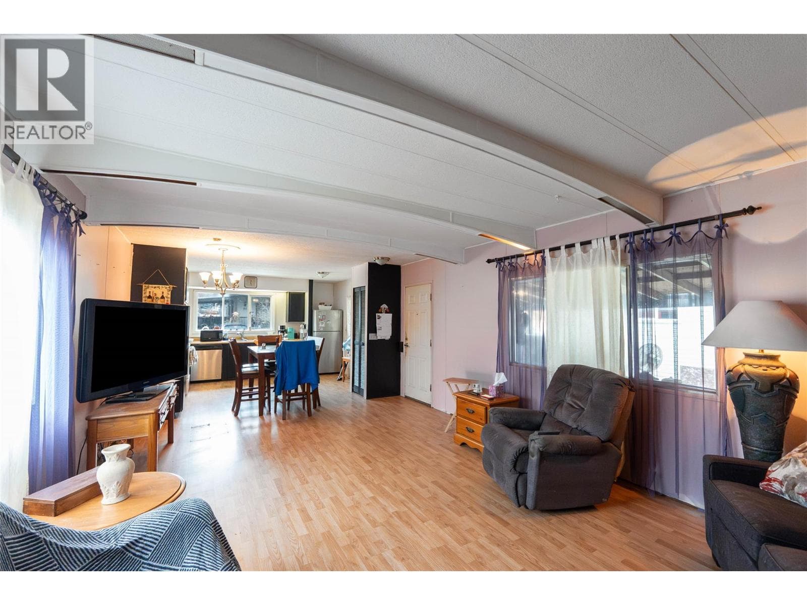 40 720 COMMONWEALTH ROAD, Interior REALTORS® — photo 5