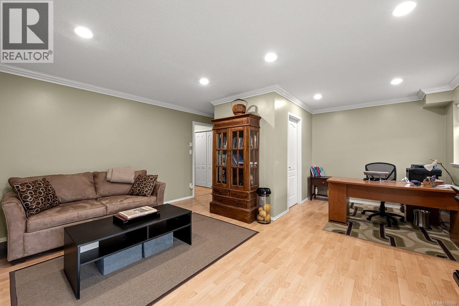 13 2475 Mansfield Dr, Vancouver Island — photo 4