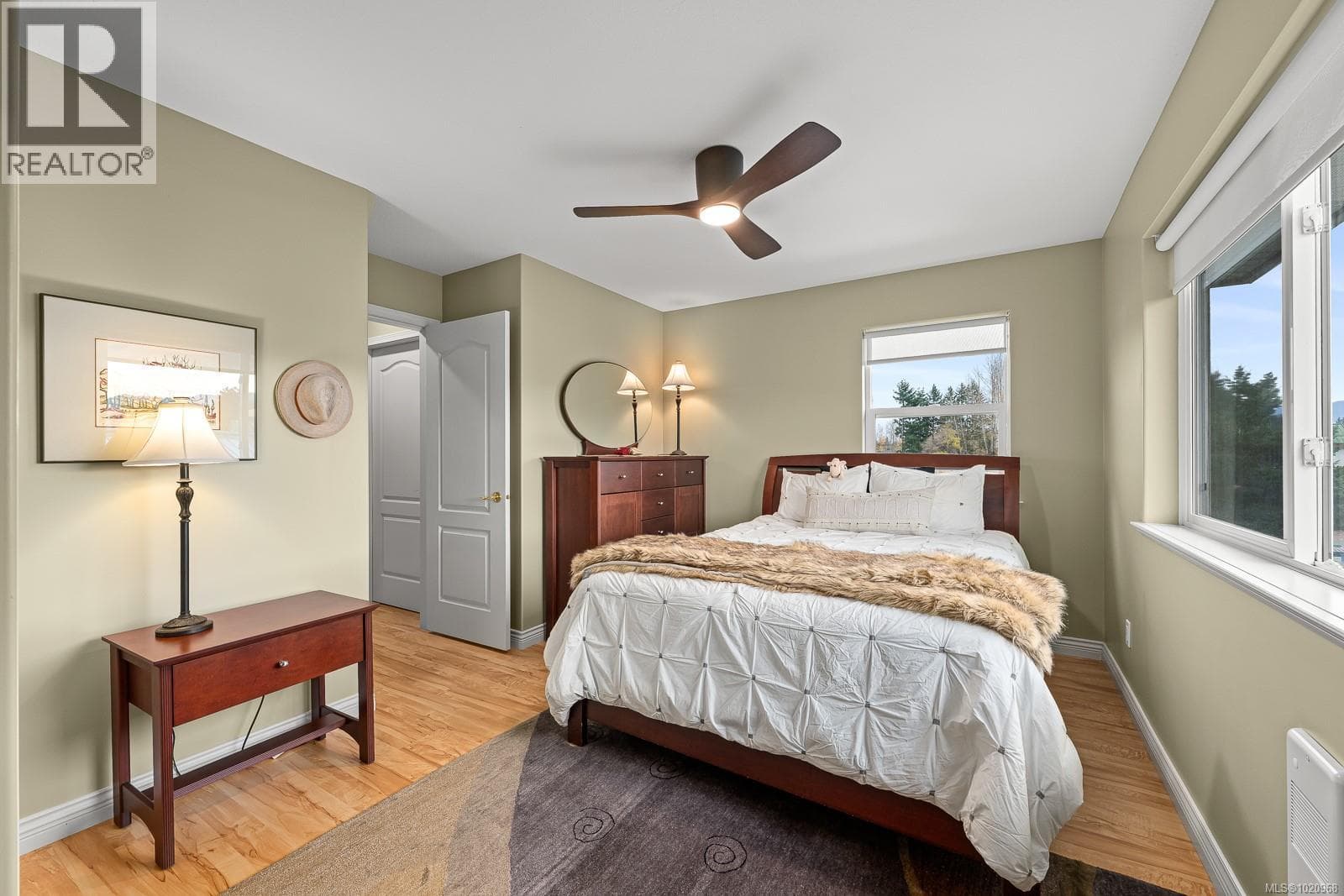 13 2475 Mansfield Dr, Vancouver Island — photo 2