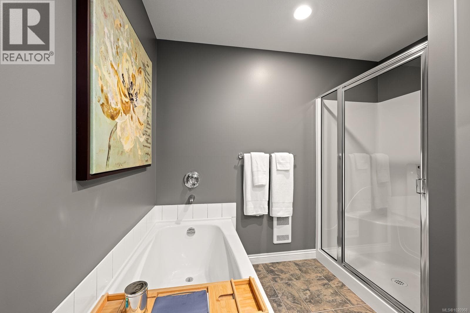 13 2475 Mansfield Dr, Vancouver Island — photo 5