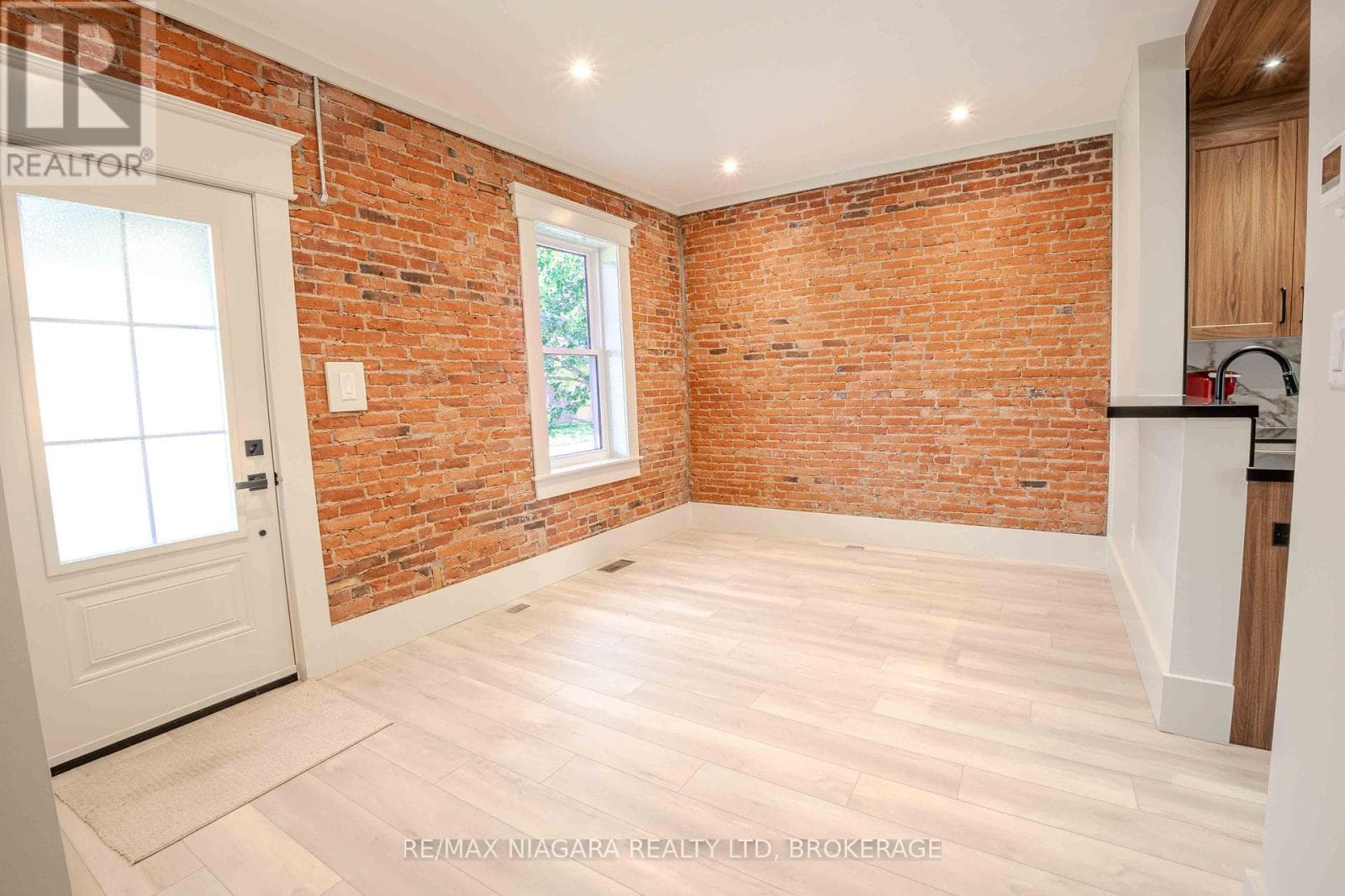 6 ALMOND STREET, Niagara — photo 4