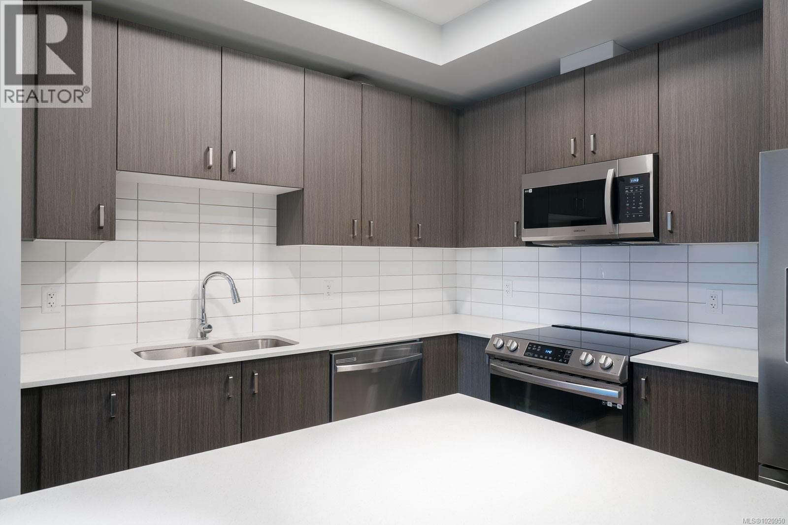 209 140 Jensen Ave W, Victoria — photo 5