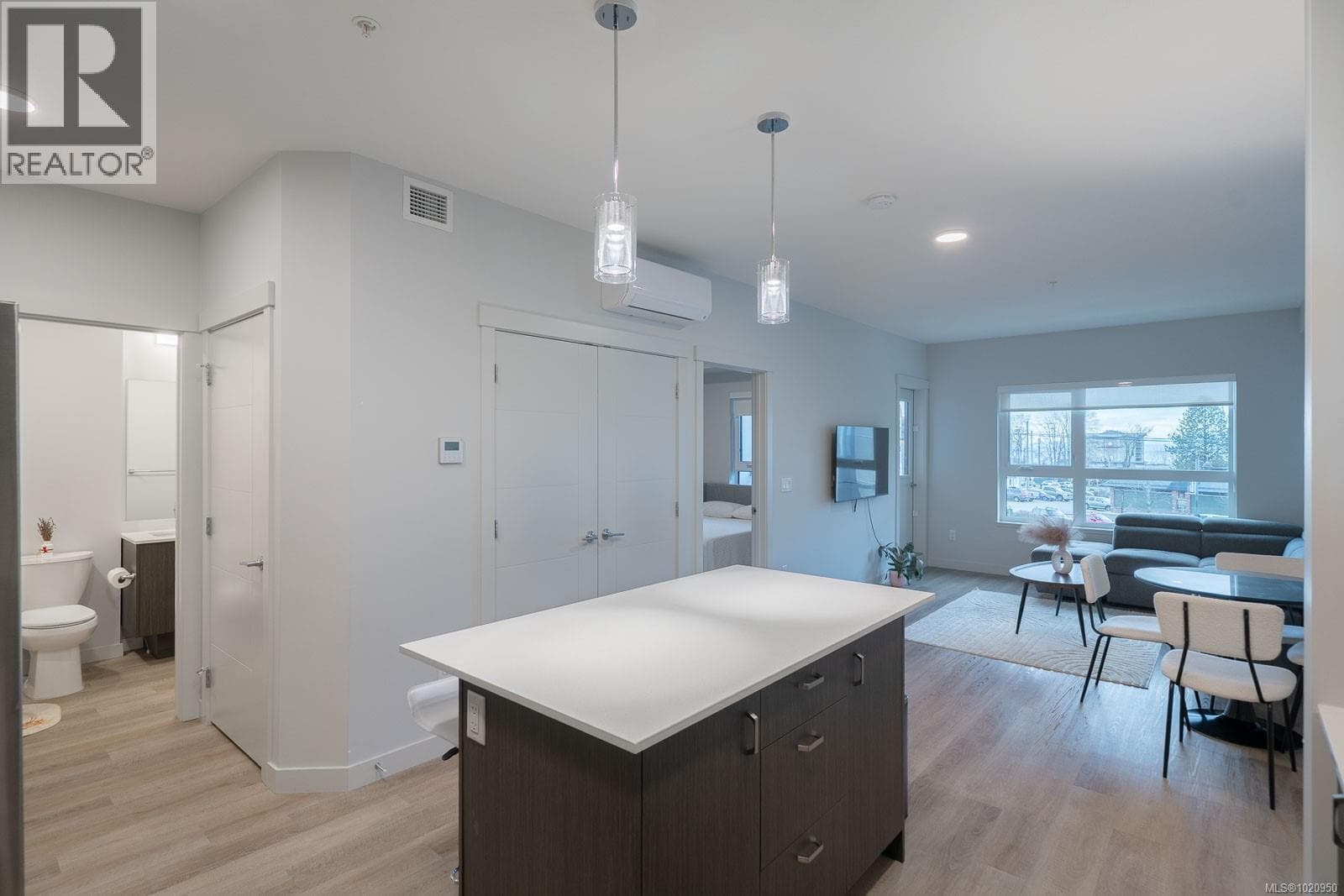 209 140 Jensen Ave W, Victoria — photo 5