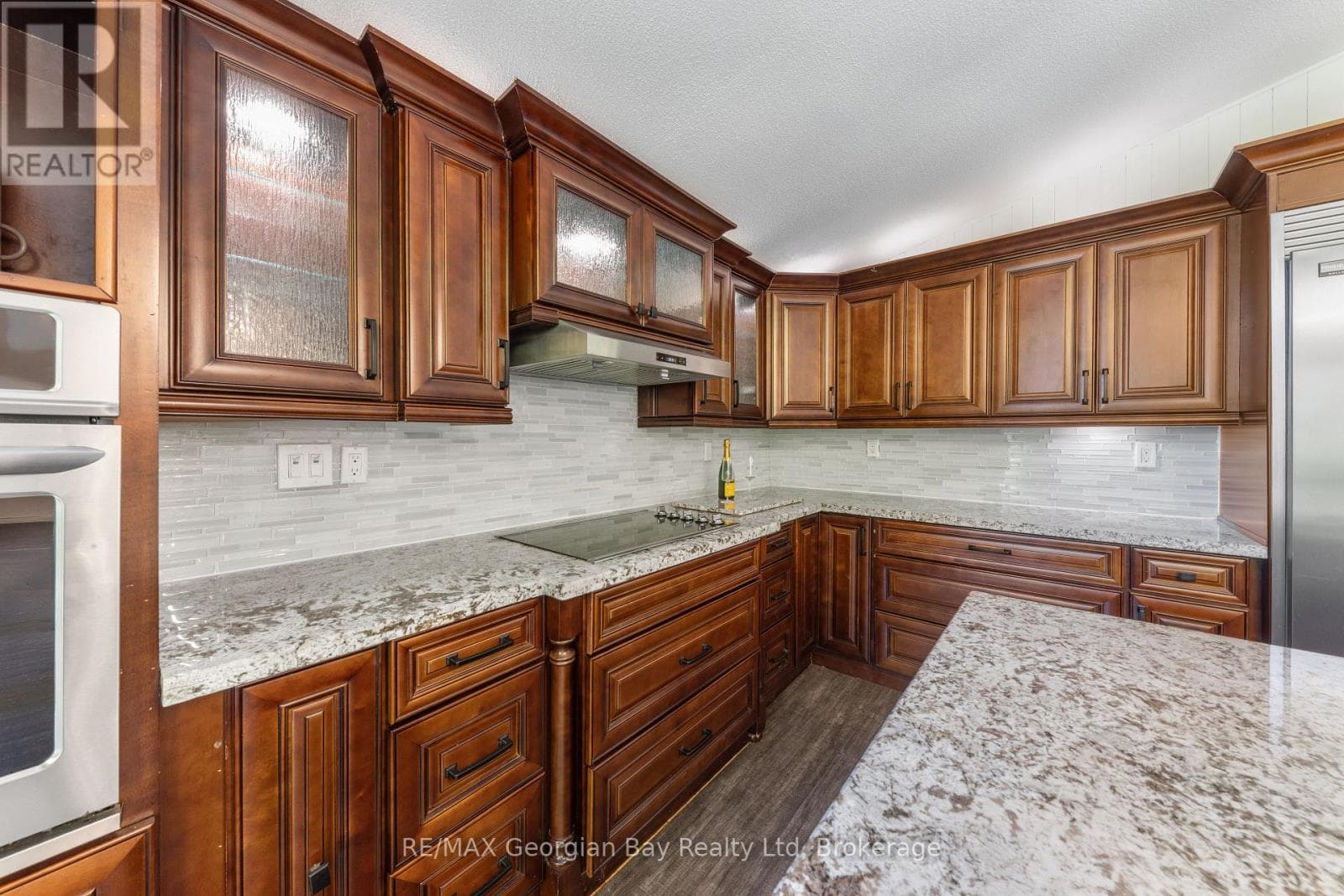 1745 TWIN OAKS CRESCENT in 