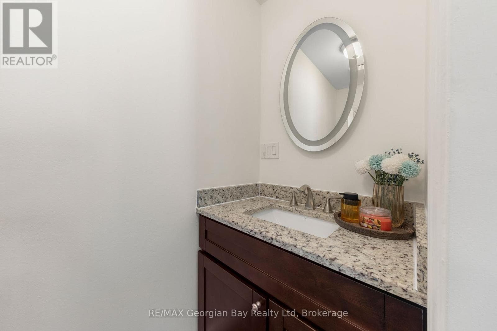 1745 TWIN OAKS CRESCENT, OnePoint — photo 2