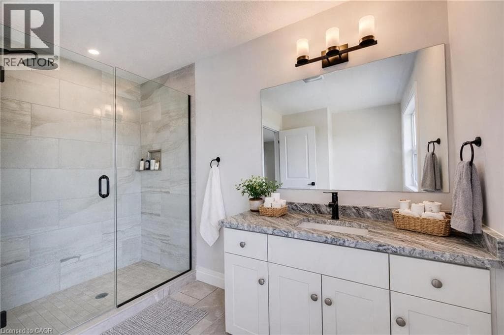 102 THACKERAY WAY — photo 4