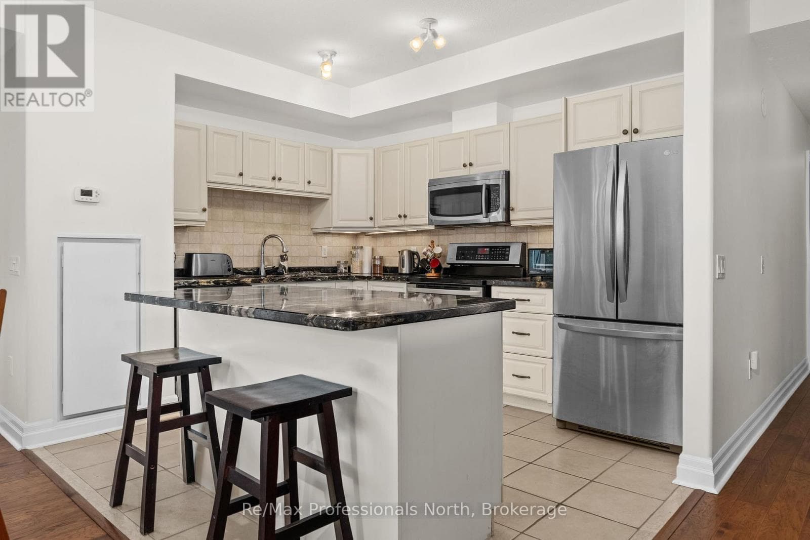 207 - 110 STEAMSHIP BAY ROAD, OnePoint — photo 5