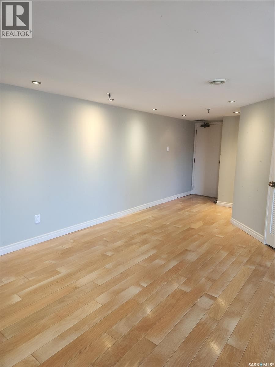 570 424 Spadina CRESCENT E — photo 2