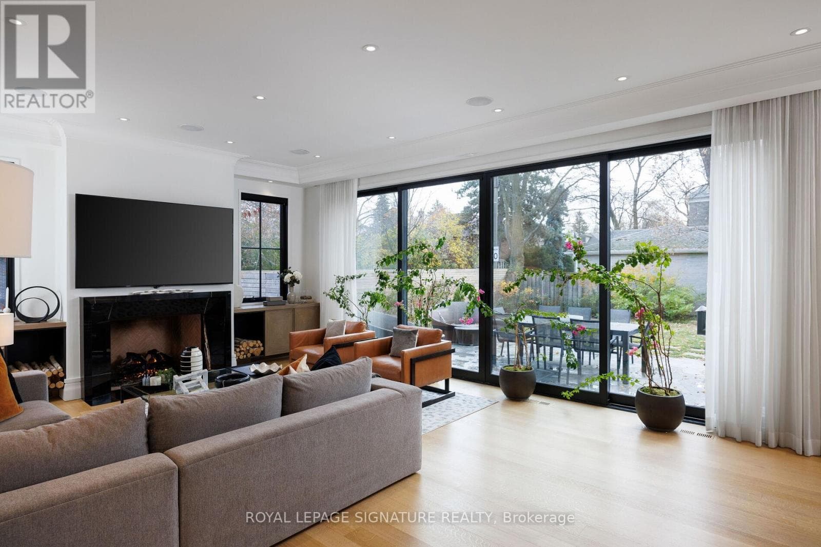 207 STRATHALLAN BOULEVARD, Toronto — photo 3