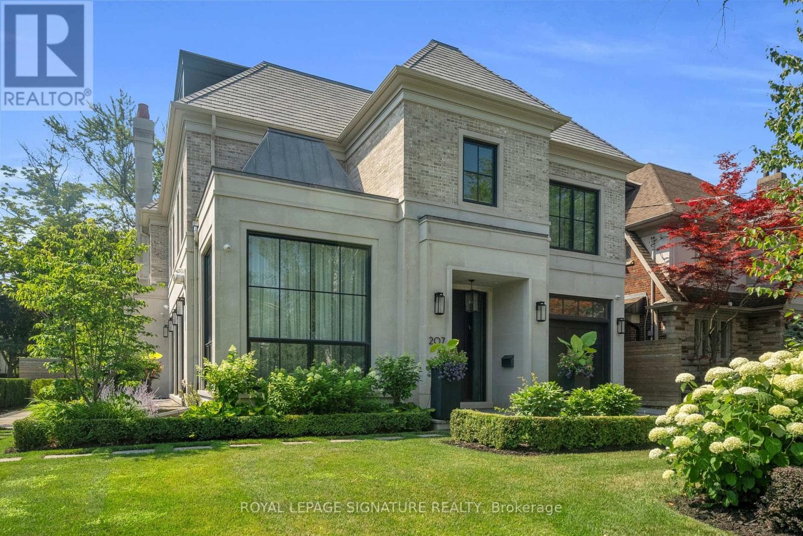 207 STRATHALLAN BOULEVARD — photo 2