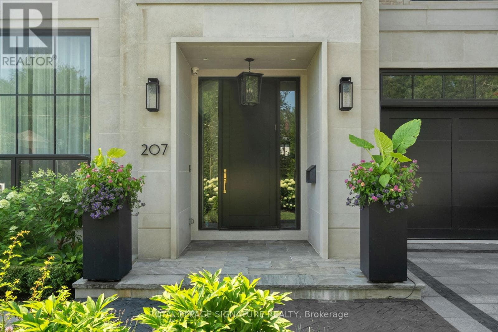 207 STRATHALLAN BOULEVARD — photo 4