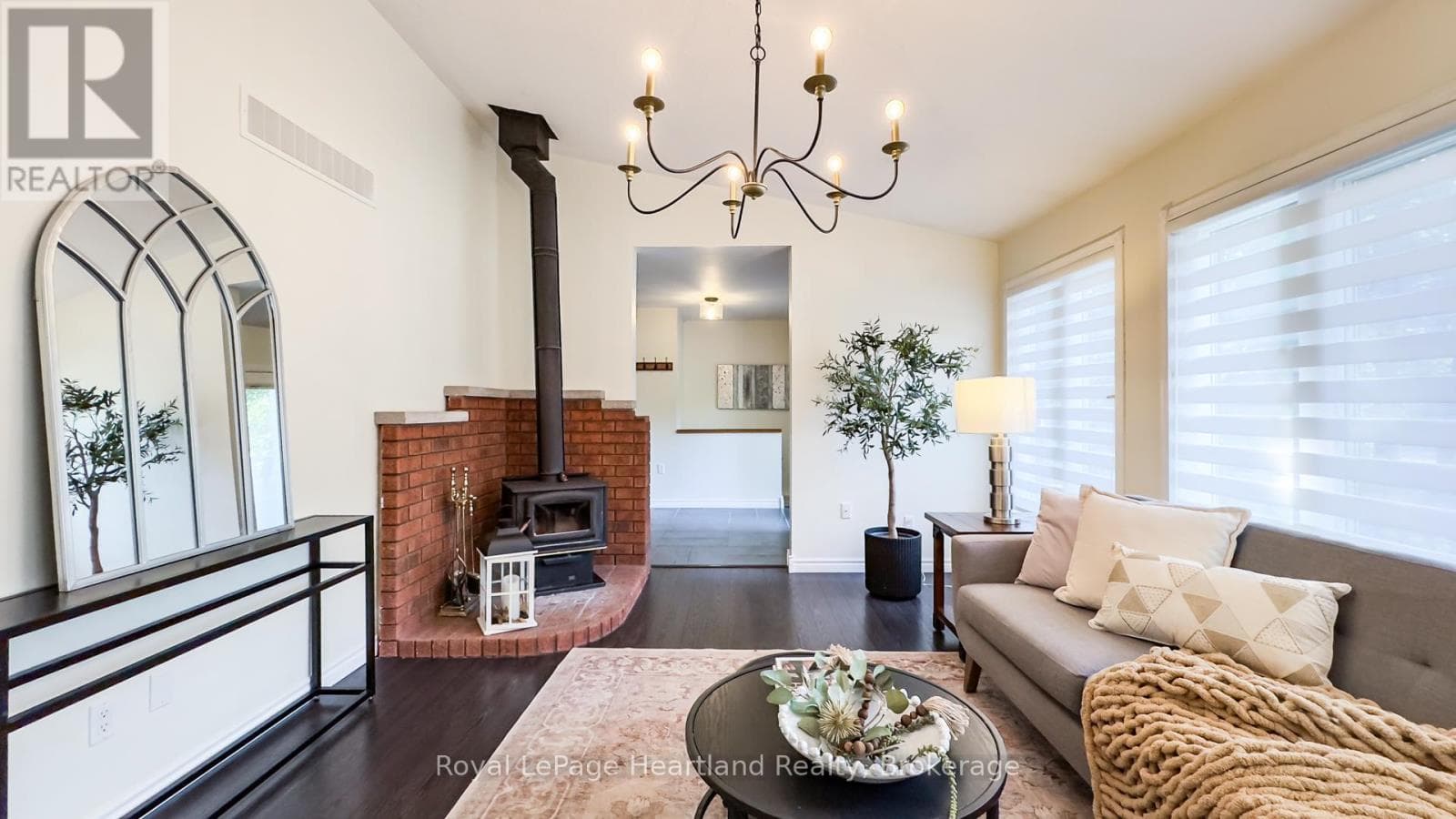 216 SHADYWOOD CRESCENT, OnePoint — photo 4