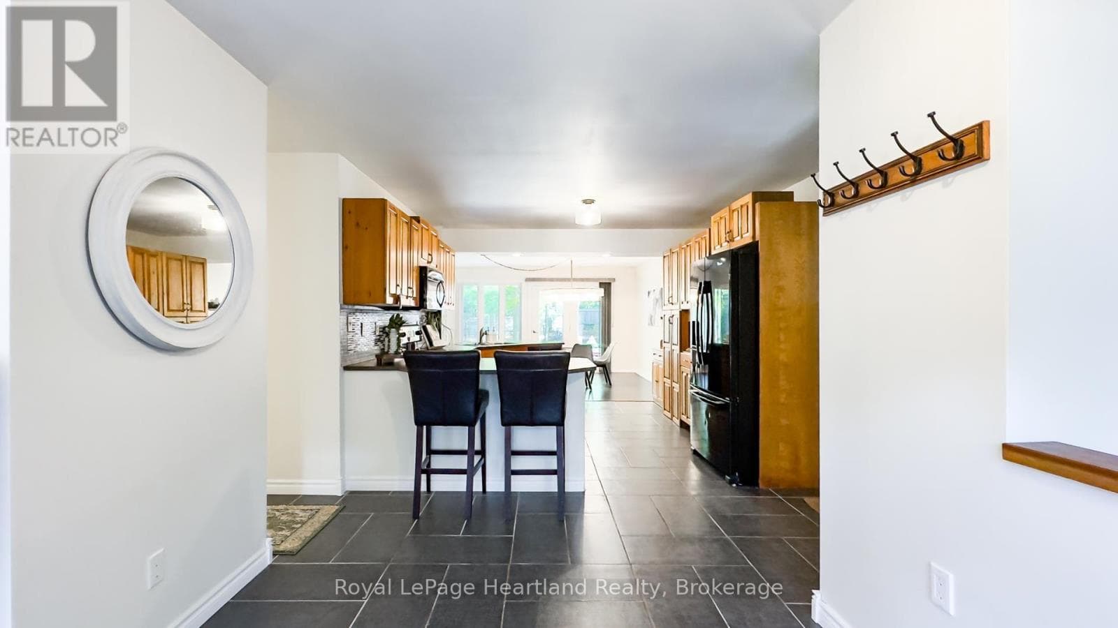 216 SHADYWOOD CRESCENT, OnePoint — photo 3