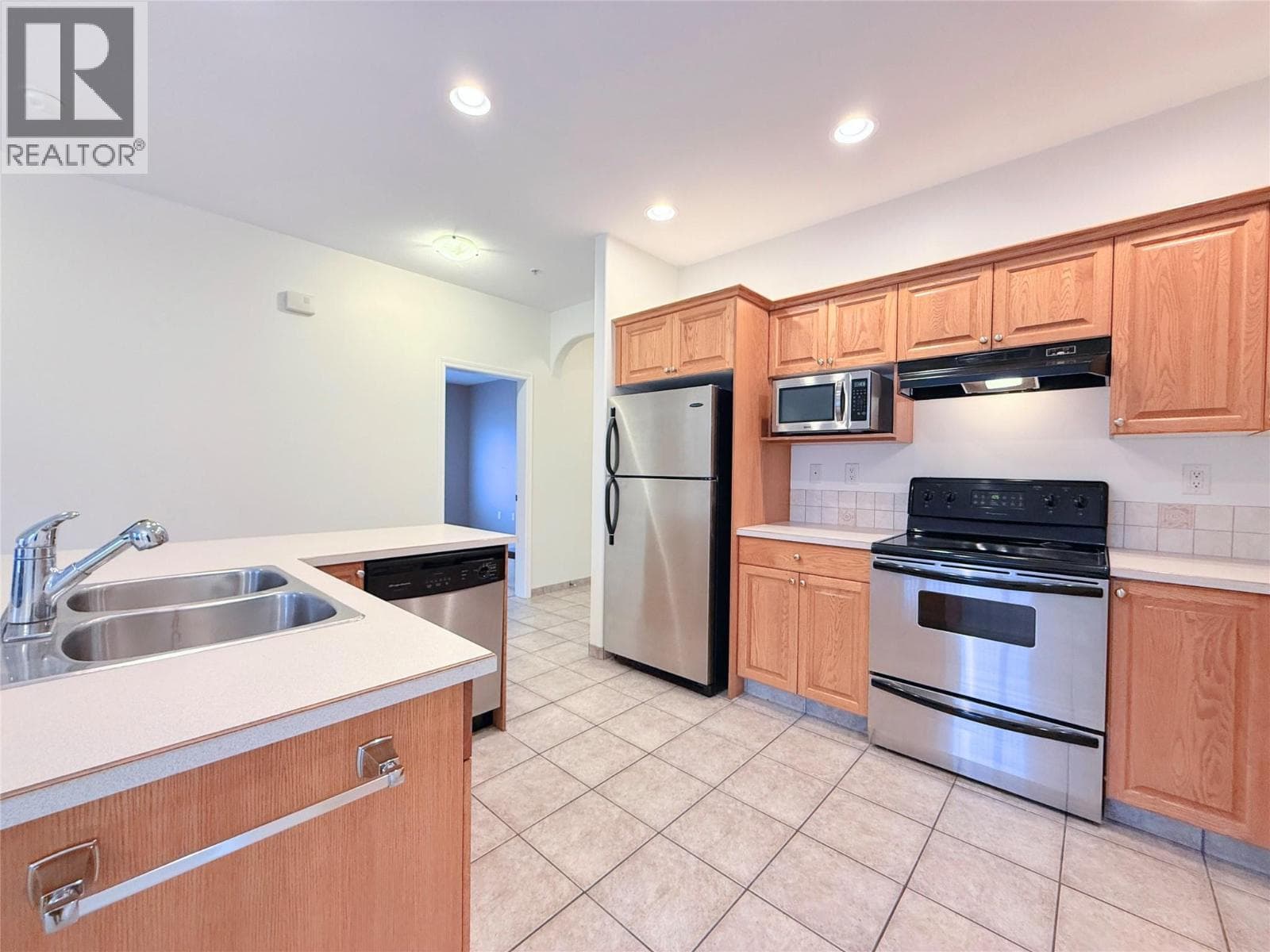 15 SOLANA KEY Court Unit# 311, Interior REALTORS® — photo 2