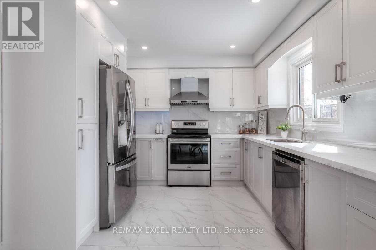 310 RAYMERVILLE DRIVE, Toronto — photo 5
