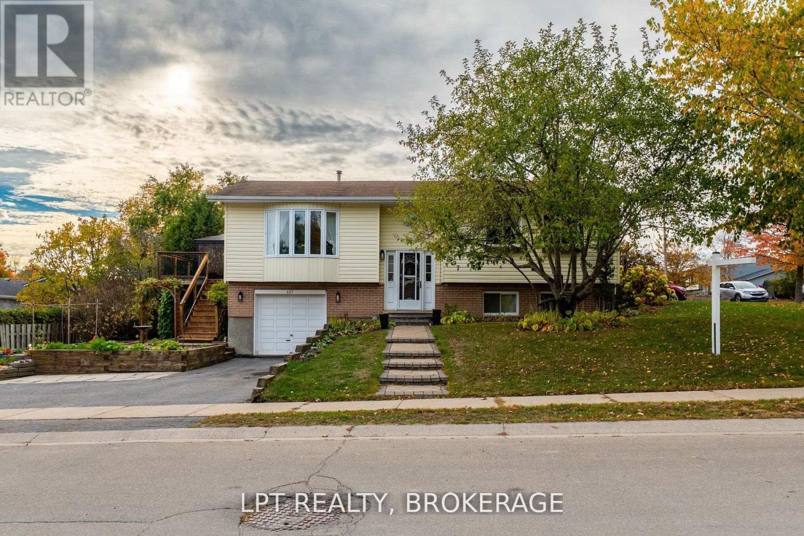 697 MACDONALD DRIVE, Kingston — photo 2