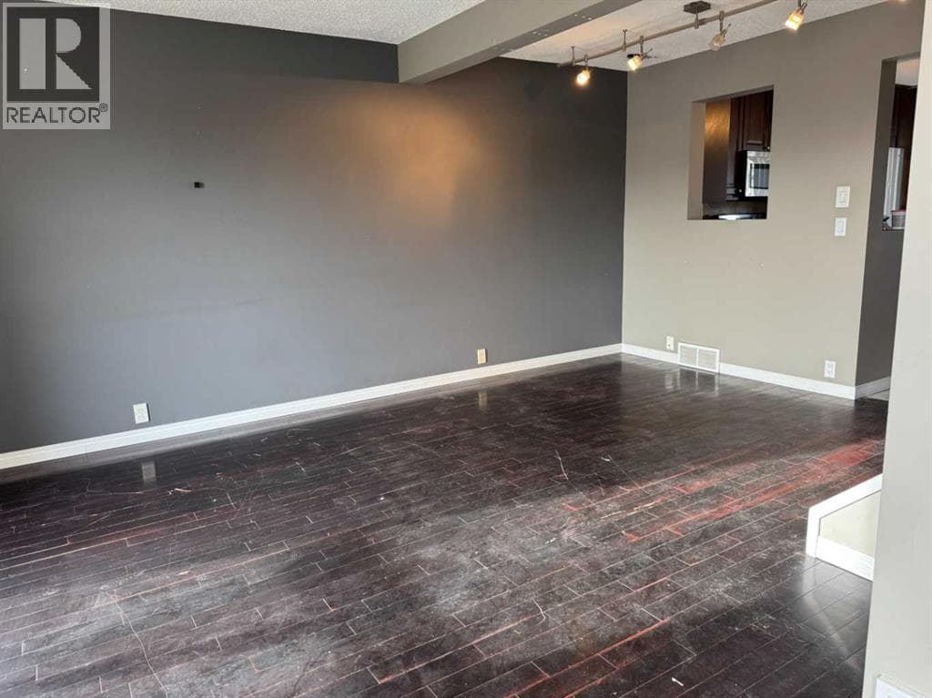 8, 220 Erin Mount Crescent SE, Calgary — photo 2