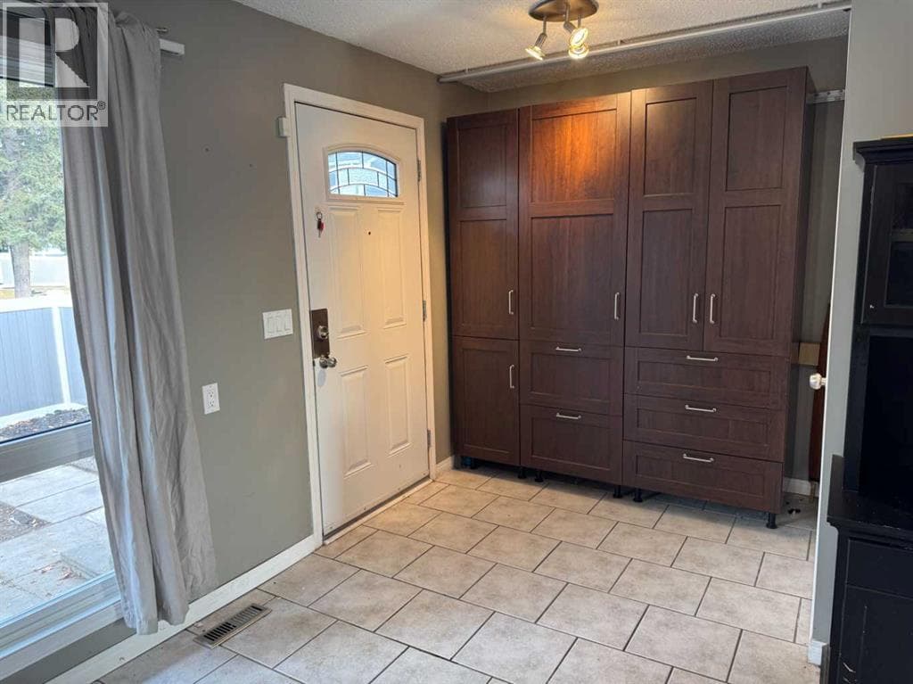8, 220 Erin Mount Crescent SE, Calgary — photo 4