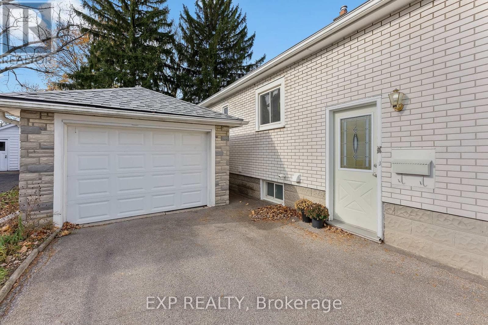 6 HALLCREST AVENUE — photo 3