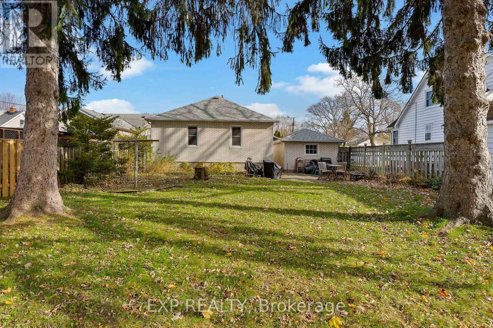 6 HALLCREST AVENUE — photo 5