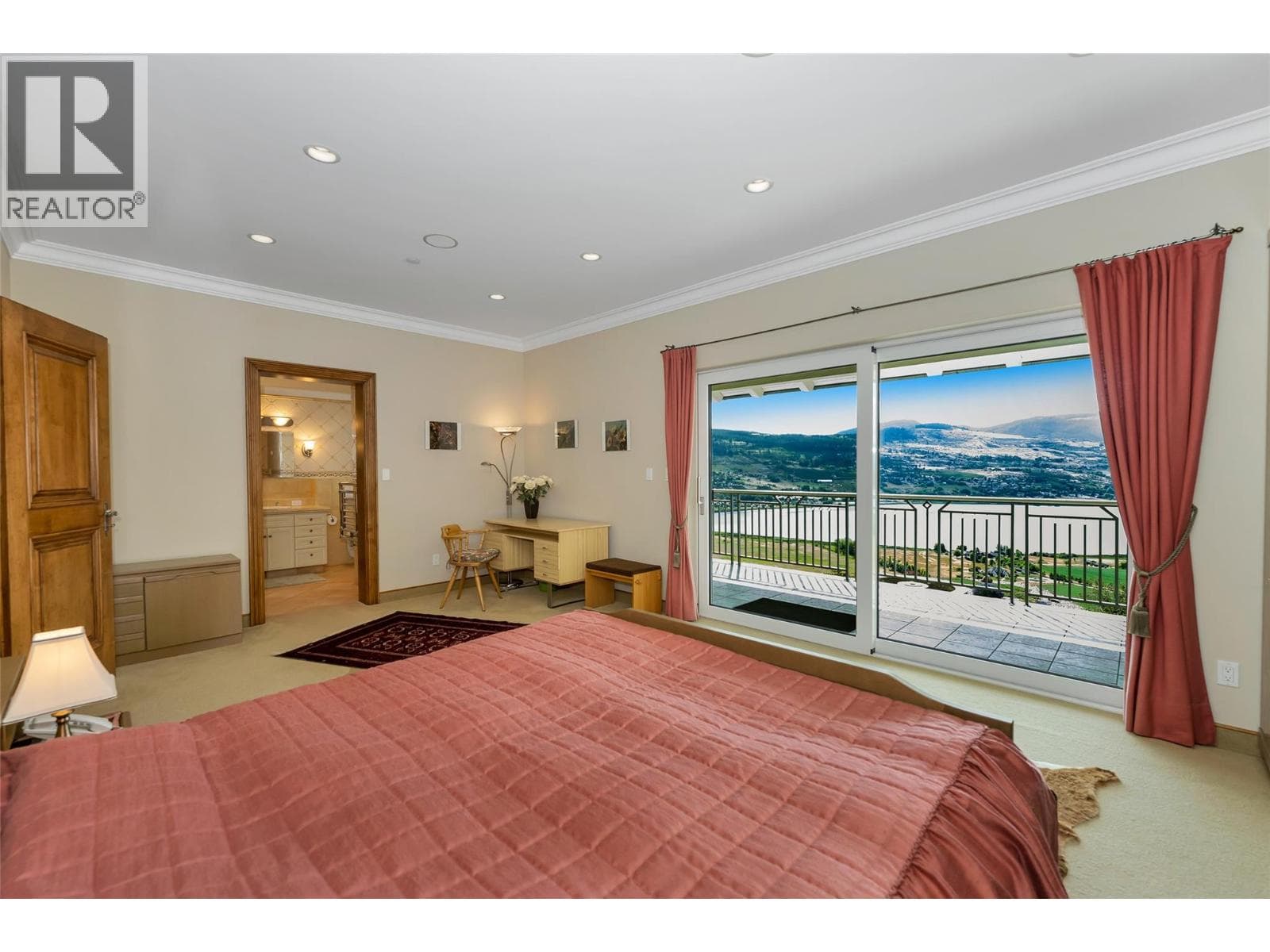 202 STEPPING STONES CRESCENT, Interior REALTORS® — photo 2