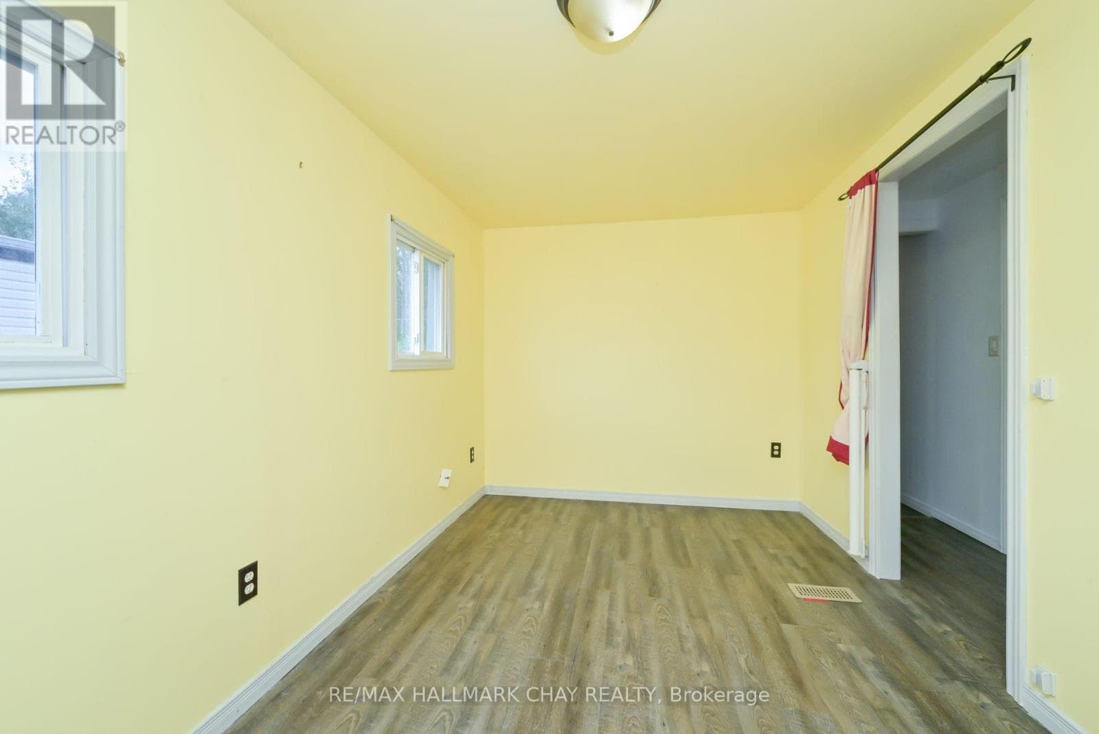 32 SHAMROCK CRESCENT, Toronto — photo 2