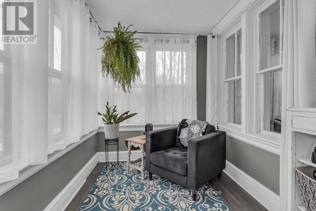 168 WELLINGTON STREET NORTH — photo 3