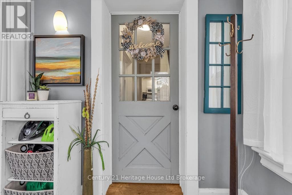 168 WELLINGTON STREET NORTH — photo 4