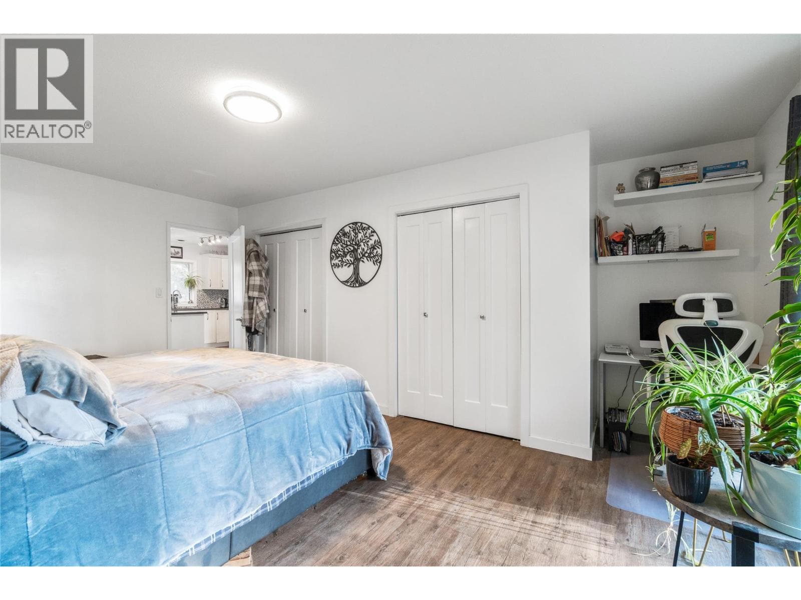 2550 CODY ROAD, Interior REALTORS® — photo 4