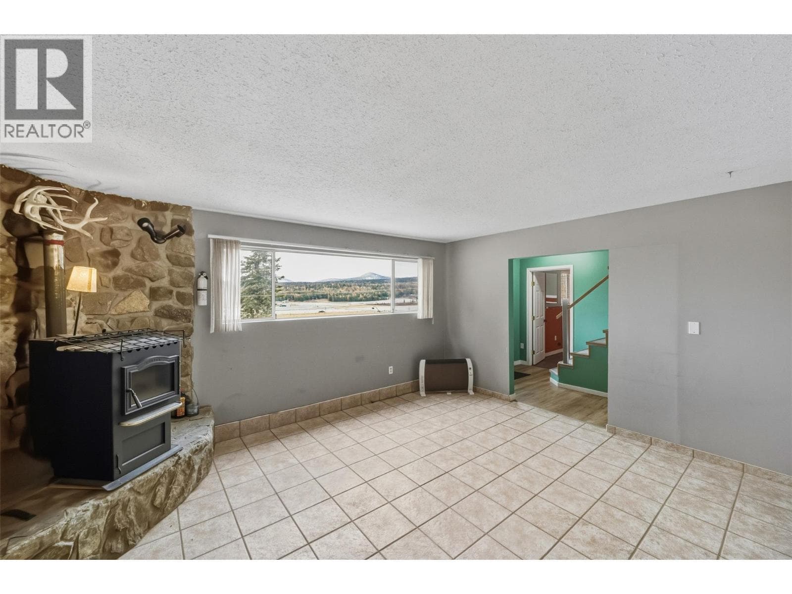 1414 KELLY ROAD, Interior REALTORS® — photo 3