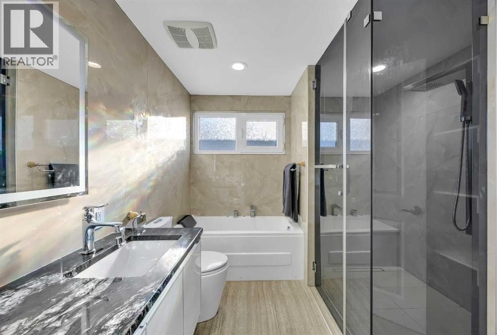 11 SELKIRK DRIVE SOUTHWEST, Calgary — photo 2