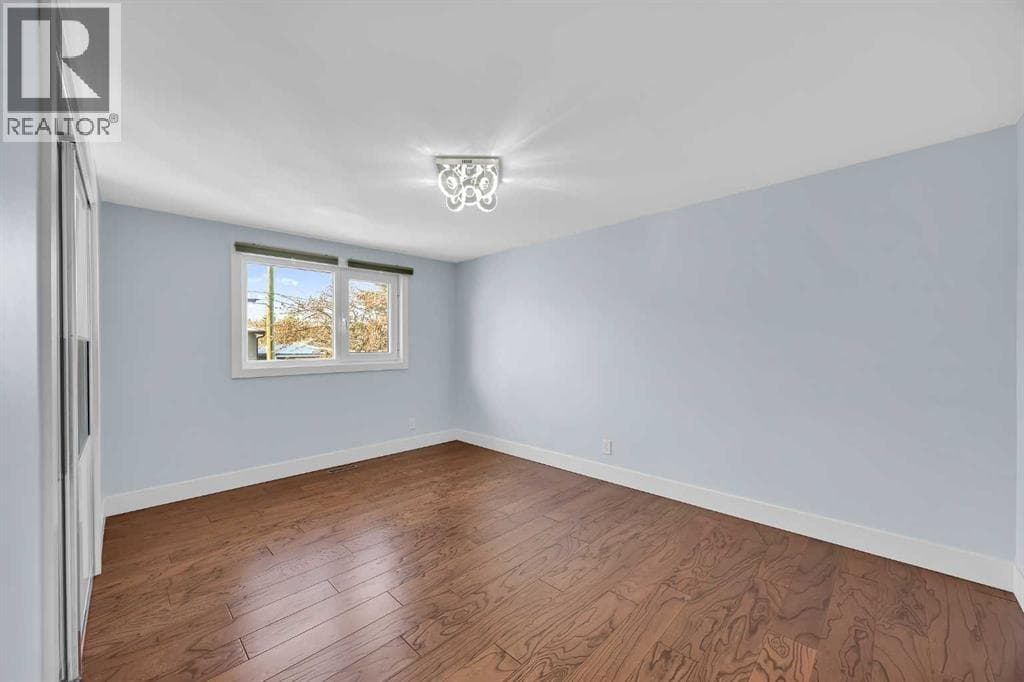 11 SELKIRK DRIVE SOUTHWEST, Calgary — photo 3