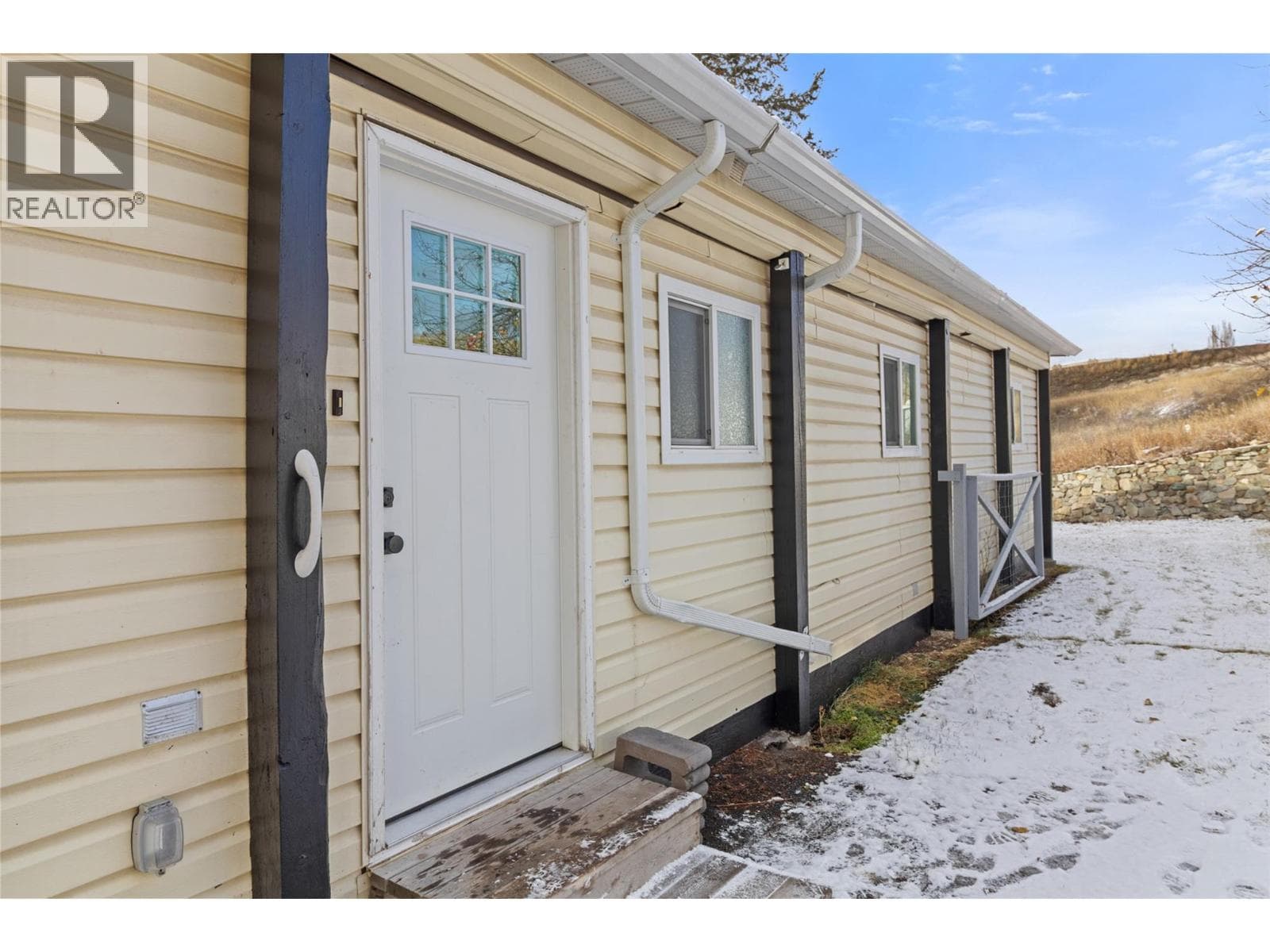 13 AGATE Drive — photo 3
