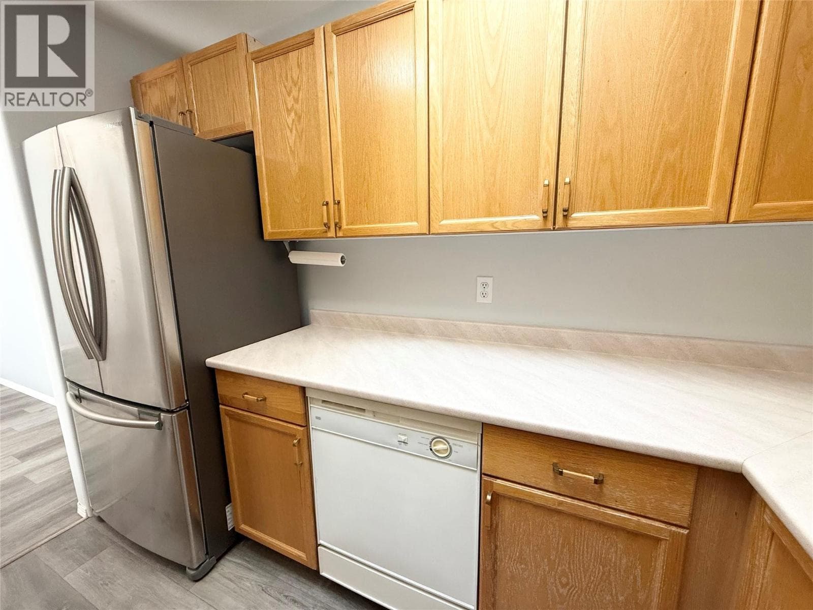2760 Voght Street Unit# 6, Interior REALTORS® — photo 2