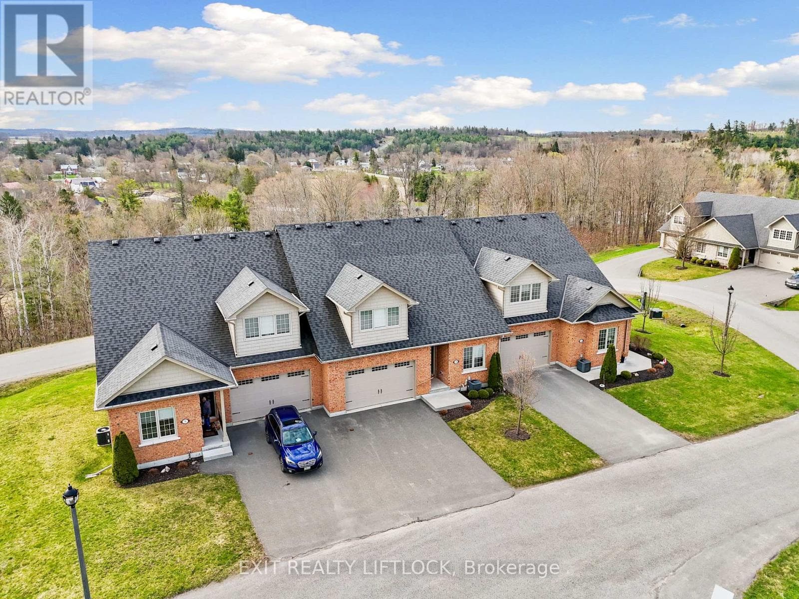 10 - 68 BLOSSOM COURT, Central Lakes — photo 2
