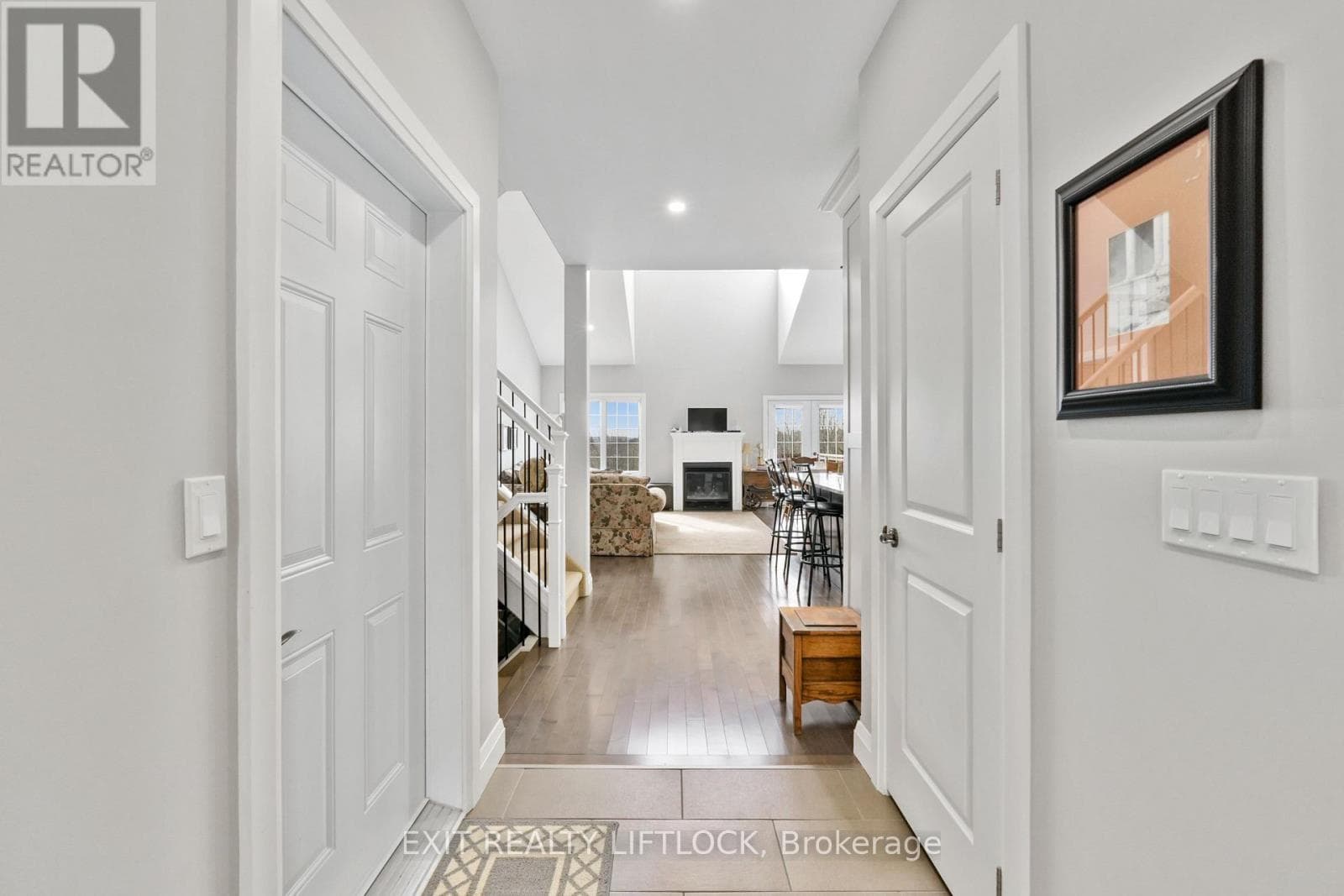 10 - 68 BLOSSOM COURT, Central Lakes — photo 3