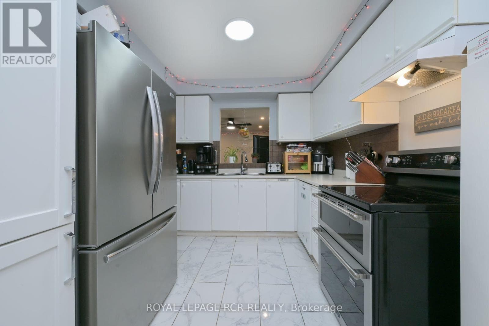 121 DYER DRIVE, Toronto — photo 2